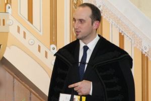 Dezbină în numele Domnului! La Urvind, un loc de veci costă de patru ori cât unul la Oradea