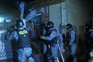 Mai multă putere pentru poliţişti. De astăzi pot intra în case fără acordul proprietarilor