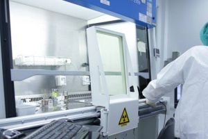 Avertismentul medicilor: coronavirusul ucigaş este contagios şi înainte de apariţia simptomelor