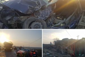 Carambol rutier grav in judetul Olt. Un autotren s-a rasturnat. Trei victime, dintre care una a murit (galerie foto)   