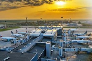 Măsuri speciale pentru un ansamblu folcloric din Mioveni, care urmează să ajungă marţi, pe Otopeni, după un turneu în China