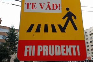 FOTO. Indicatoare pentru pietonii ignoranţi. Pe când şi la Satu Mare?