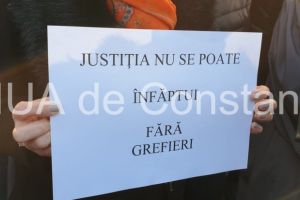 Grefierii protesteaza din nou!