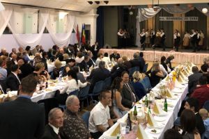 A început sezonul balurilor româneşti în Ungaria