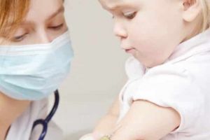 Legea vaccinării obligatorii, prioritate legislativă. Amenzi de până la 10.000 de lei pentru părinţii care vor refuza vaccinarea copiilor