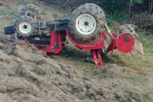 Tragedie in Prahova, la Filipeştii de Pădure. Un barbat a murit strivit de tractorul pe care il conducea