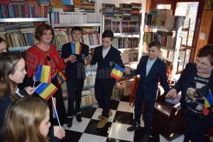 Ziua Educaţiei şi Unirea Principatelor Române, marcate în mod inedit de elevi ai Liceului ...