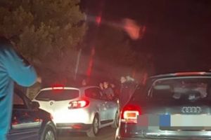 Nesimţire fără margini, pe sensul de intrare în România, în Vama Moraviţa. Români blocaţi de compatrioţi după ce au încercat să fenteze coloana de maşini