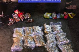 Două persoane din Șieu Măgheruş, prinse cu canabis în maşină. Un bărbat a fost arestat