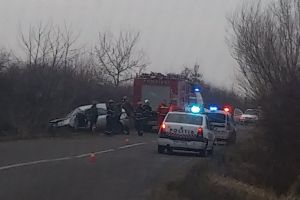 Viteză prea mare: O bihoreancă s-a răsturnat cu maşina în şanţ 