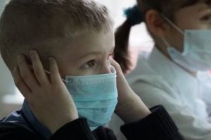 UNIFORMELE ȘCOLARE, ASOCIATE CU MĂȘTI ANTIGRIPALE