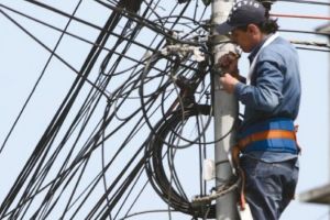 Șaisprezece străzi din Sibiu rămân miercuri fără curent