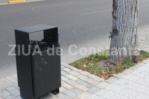 Anul trecut au fost montate peste 2.000:  Primaria Constanta cumpara cosuri de gunoi cu scrumiera