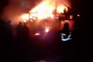 Incendiu la Cormaia: Pompierii au luptat 4 ore şi jumătate cu flăcările