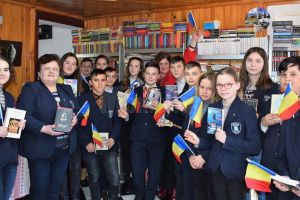 Ziua Educaţiei şi Unirea Principatelor Române, marcate în mod inedit de elevi ai Liceului ...