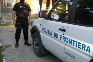 Opt migranţi din Siria şi Irak prinşi după ce au trecut ilegal graniţa. Erau înghesuiţi într-un Ford Fiesta