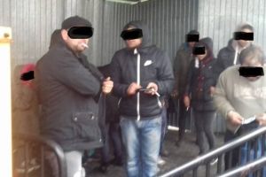 Intervenţie în forţă a Poliţiei Locale: demolează colibele oamenilor străzii din Soarelui