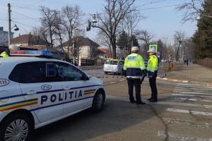 FOTO Accident la Botoşani! Un adolescent a fost lovit de o maşină pe trecerea de pietoni