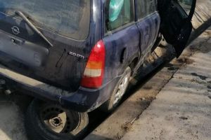 O persoană a ajuns la spital, după ce autoturismul în care circula s-a răsturnat în şanţ
