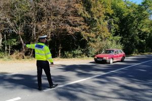 Ample acţiuni ale poliţiştilor rutieri botoşăneni. Aproape 300 de şoferi sancţionaţi pentru viteză