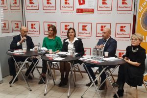 “Alimentele – între alegere, înţelegere şi realitate”, eveniment ce a adus specialiştii din industria alimentară în faţa consumatorilor din Alexandria