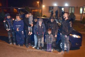 Opt cetateni din Irak si Siria, printre care si copii, opriti la frontiera cu Serbia (video)