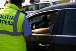 VERIŞOARA I-A DAT MAŞINA PE MÂNĂ