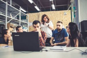 Cum evită firmele Clujului valul de concedieri al revoluţiei tehnologice