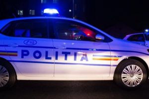 Record de infracţiuni în câteva ore: Au băut, au furat o maşină, au condus fără permis şi au sfârşit într-o tamponare