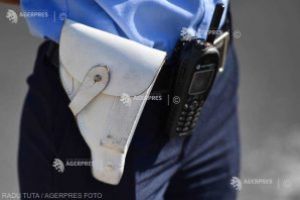 Poliţist trimis în judecată pentru favorizarea făptuitorului şi alte infracţiuni