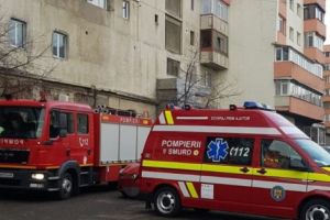 AU RĂMAS BLOCATE ÎN LIFT