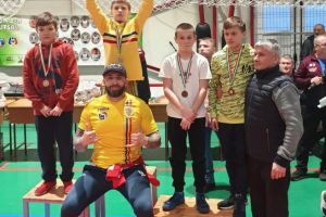 Aur pentru juniorii de la sambo