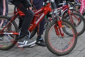 Amenajarea pistelor de ciclişti pe 28 de străzi din Bistriţa a intrat în linie dreaptă