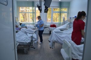 Bolile de sezon afectează în special copiii şi bătrânii. Câţi au ajuns în spital