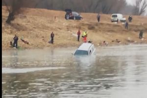 Judetul Constanta: Masina unui pescar din Brasov, in canalul din Seimenii Mici (galerie foto + video) 