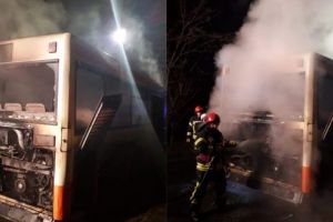 FOTO: Incendiu la un autobuz pe strada Libertăţii din Târgu-Mureş