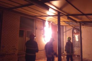 FOTO. Incendiu în Gara de Nord, provocat de o persoană iresponsabilă. O conductă de gaz a luat foc