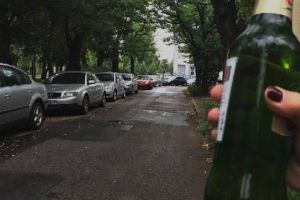 Timişorenii preferă să bea în parcuri! Poliţia Locală a dat deja aproape 200 de amenzi în 2020