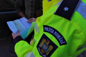 A ieşit la plimbare cu maşina pe o stradă din municipiul Botoşani, deşi nu avea permis. ”Șoferul”, cercetat pentru două infracţiuni