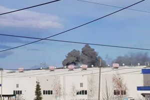 FOTO VIDEO Știrea ta| Fumul NEGRU şi DENS care ieşea de la o instalaţie de la Kronospan Sebeş a băgat SPAIMA în locuitori