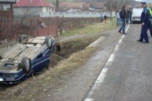 Accident în judeţul Satu Mare. Două maşini au intrat în coliziune şi au ajuns în şanţ
