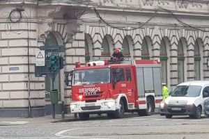 Ne cade, DIN NOU, oraşul în cap! PERICOL pe Bulevardul Revoluţiei (GALERIE FOTO)