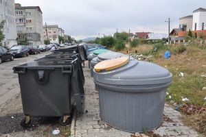 Punctele de colectare a deşeurilor din oraşe vor fi supravegheate video