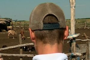 Copil de 12 ani vândut de părinţi în contul datoriilor, la cămătari