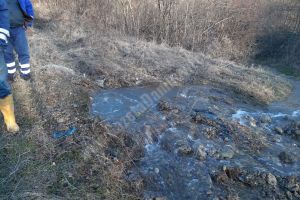 Avarie la conducta principală de distribuţie a apei, la Moreni! A fost oprită furnizarea