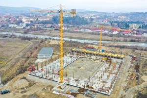 FOTO, VIDEO SPECTACULOS| Viitoarea Sală Polivalentă din Blaj a „ieşit” din pământ. Mica Romă a devenit MARE