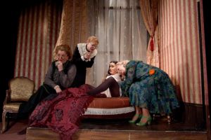 Gaitele, cu replici savuroase si barfe suculente, pe scena Teatrului de Stat Constanta