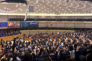 Marea Britanie iese oficial din UE. S-a cântat 