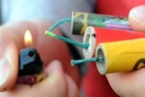 Primăria Sfântu Gheorghe vrea să interzică comercializarea şi utilizarea petardelor pe raza municipiului