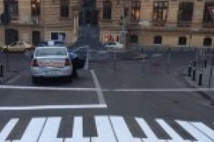 COMUNICAT DE PRESĂ privind restricţionarea accesului pietonilor pe trotuarul adiacent clădirii corpului central al C.N. Carol I